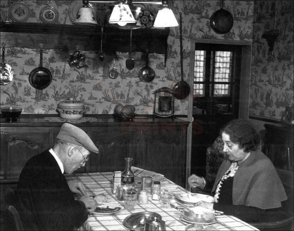 Elderly Couple having dinner - VINTAGEARTREPRINTS.COM