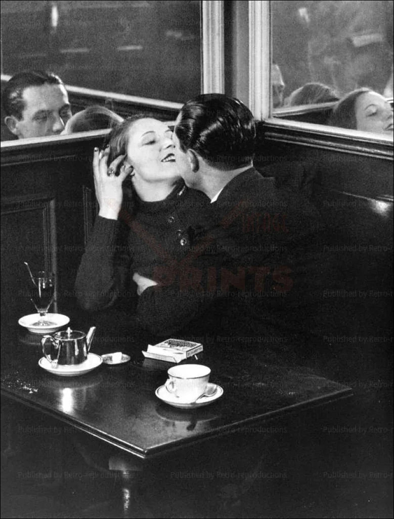 Two lovers kissing in a French Cafe - VINTAGEARTREPRINTS.COM