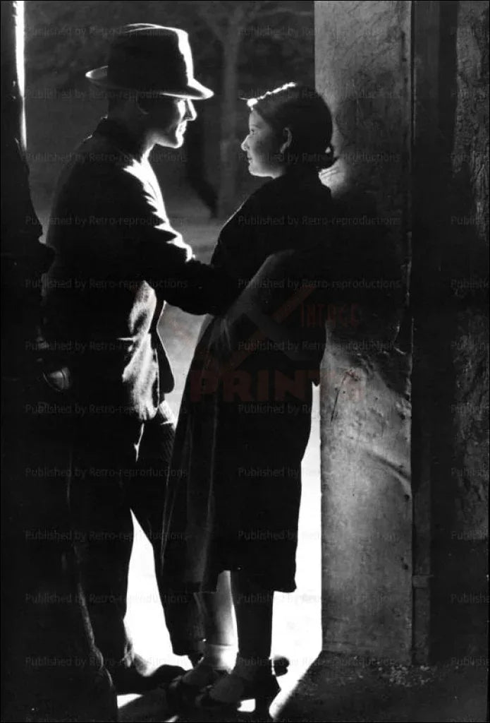Two lovers Standing Against a Wall at Night in Paris - VINTAGEARTREPRINTS.COM
