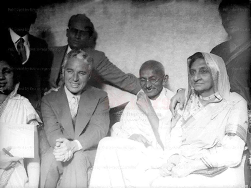 Charlie Chaplin and Gandhi in London - VINTAGEARTREPRINTS.COM