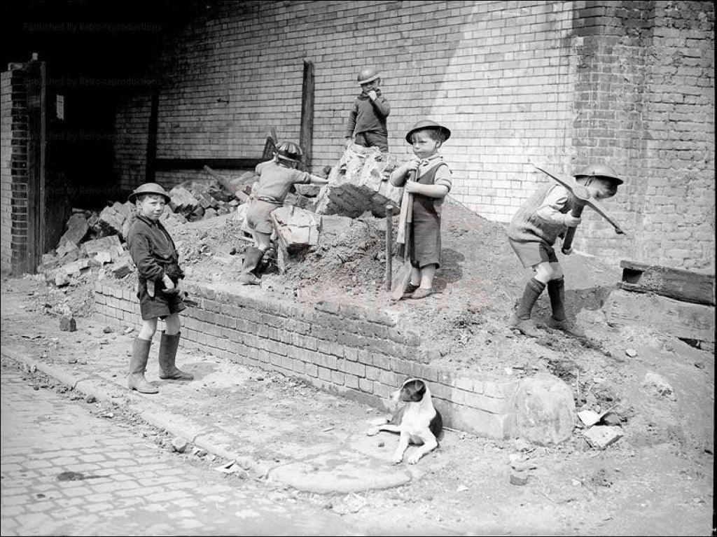 Children Playing, WWII - VINTAGEARTREPRINTS.COM