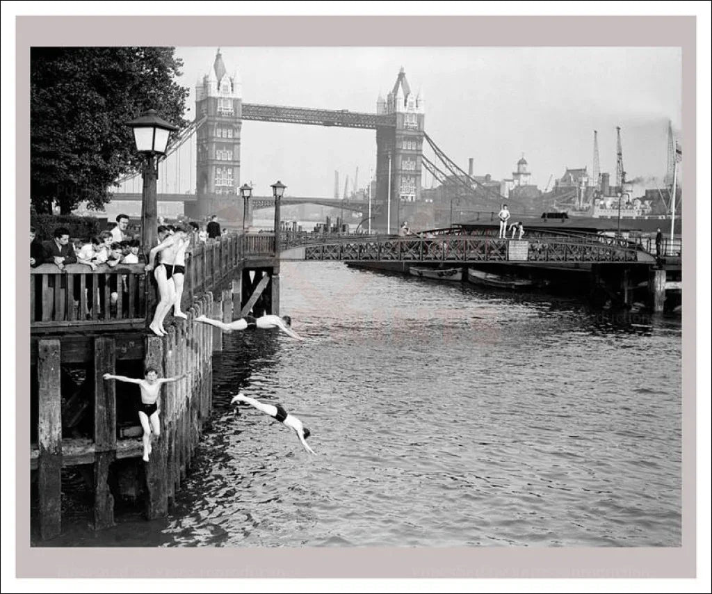 London Tower Bridge 1952 - VINTAGEARTREPRINTS.COM