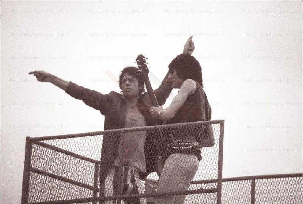 Mick Jagger, Keith Richards Paris Concert 1991 - VINTAGEARTREPRINTS.COM