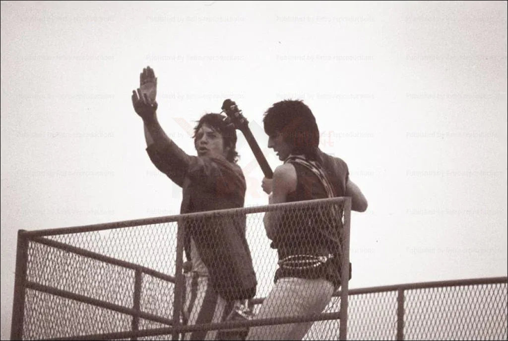 Mick Jagger, Keith Richard Paris Concert 1991 - VINTAGEARTREPRINTS.COM