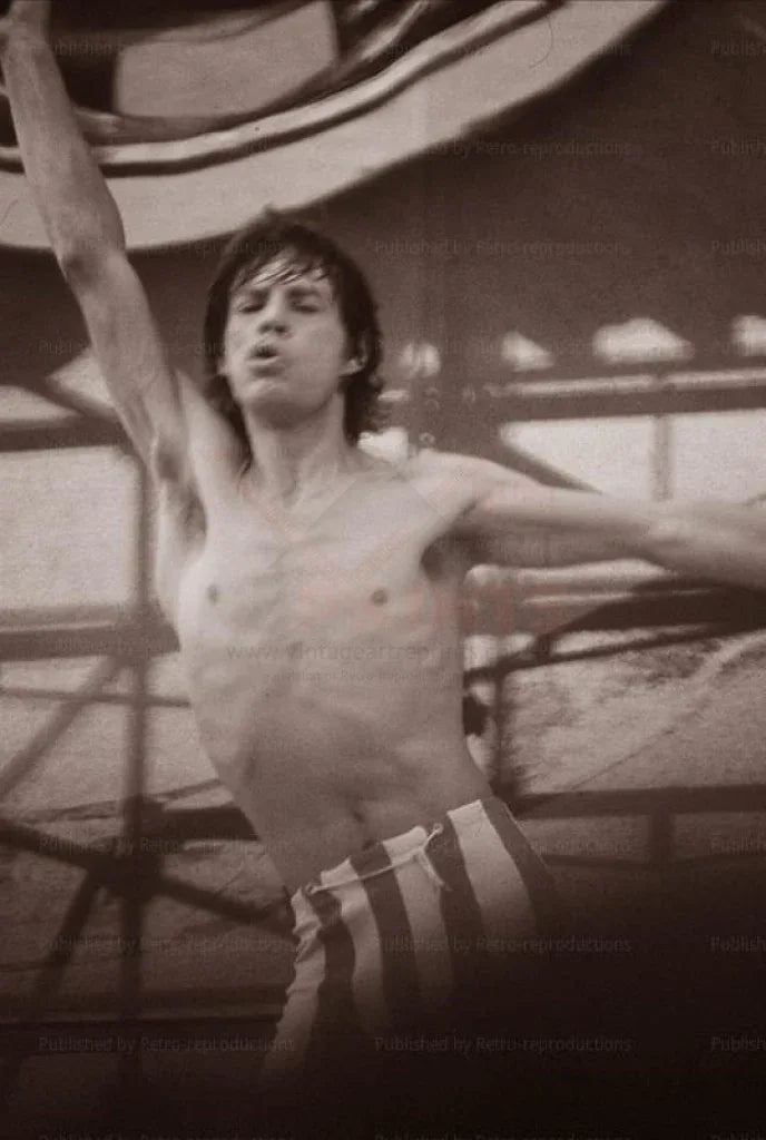 Mick Jagger Paris Concert 1991 - VINTAGEARTREPRINTS.COM