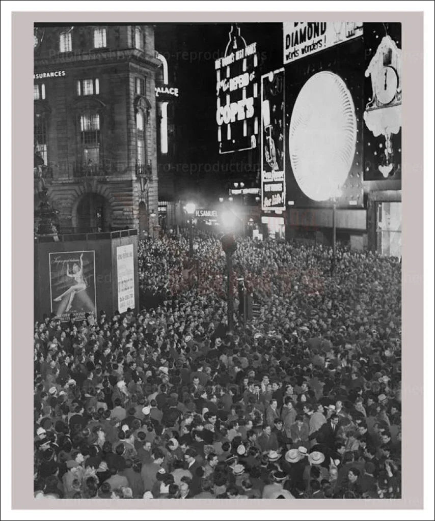 New Year Celebration 1960's London - VINTAGEARTREPRINTS.COM