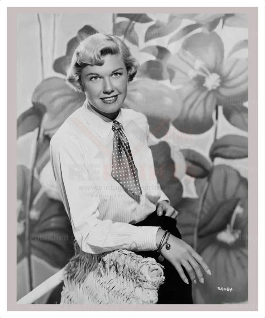 Actor Doris Day - VINTAGEARTREPRINTS.COM