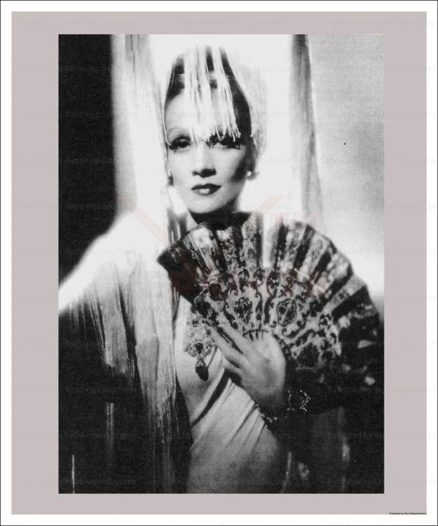 Marlene Dietrich - VINTAGEARTREPRINTS.COM