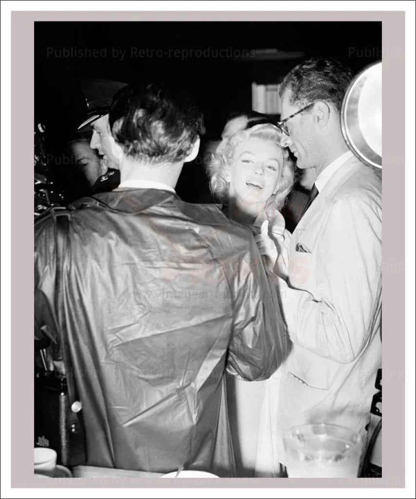 Arthur Miller and Marilyn Monroe - VINTAGEARTREPRINTS.COM