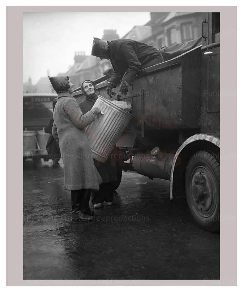 Specials 5 - Garbage Collectors - VINTAGEARTREPRINTS.COM
