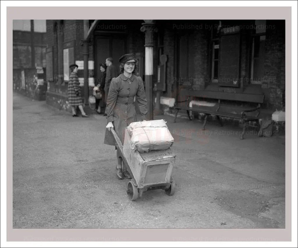 Transport 10 - Train Station - VINTAGEARTREPRINTS.COM