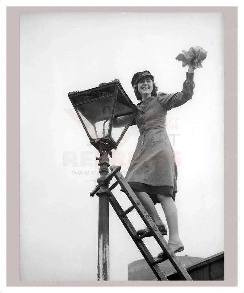 Transport 2 - Street Lights - VINTAGEARTREPRINTS.COM