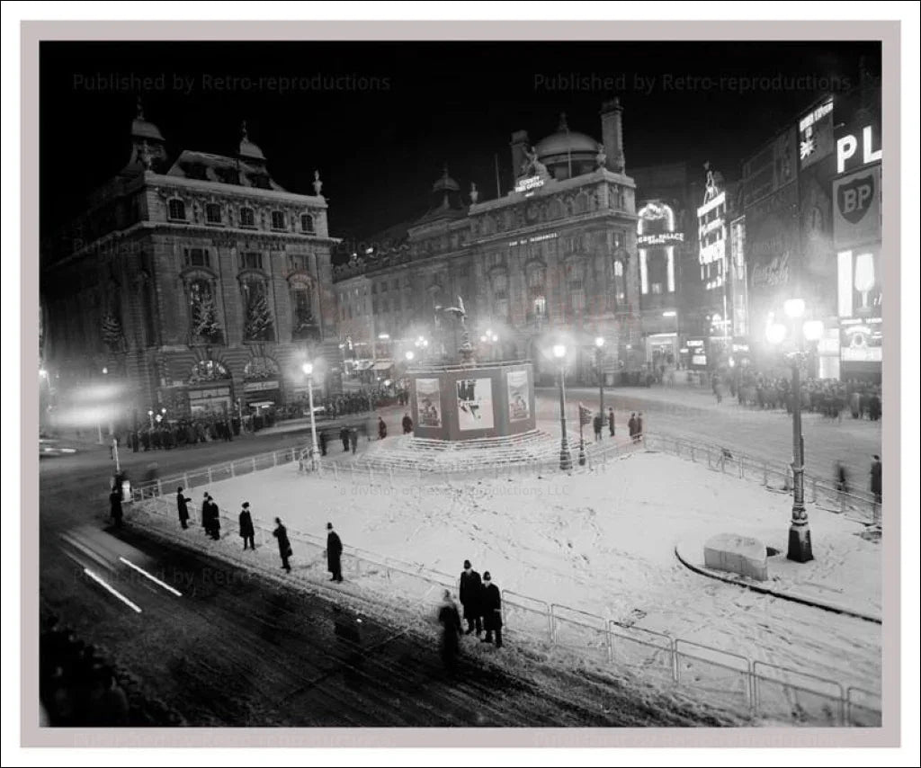 The Statue of Eros in Piccadilly Circus - VINTAGEARTREPRINTS.COM