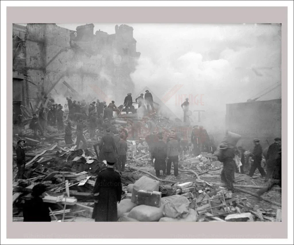 World WarII London the Blitz - VINTAGEARTREPRINTS.COM
