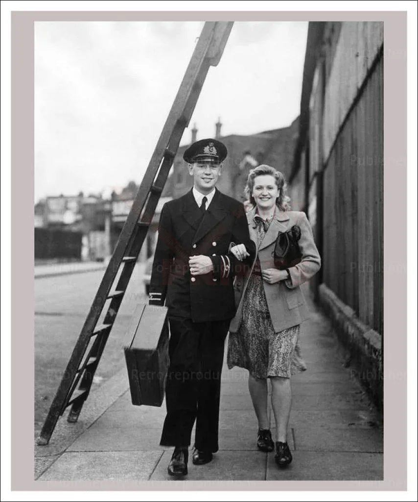 Romance 8 - An Officer Comes Home - VINTAGEARTREPRINTS.COM