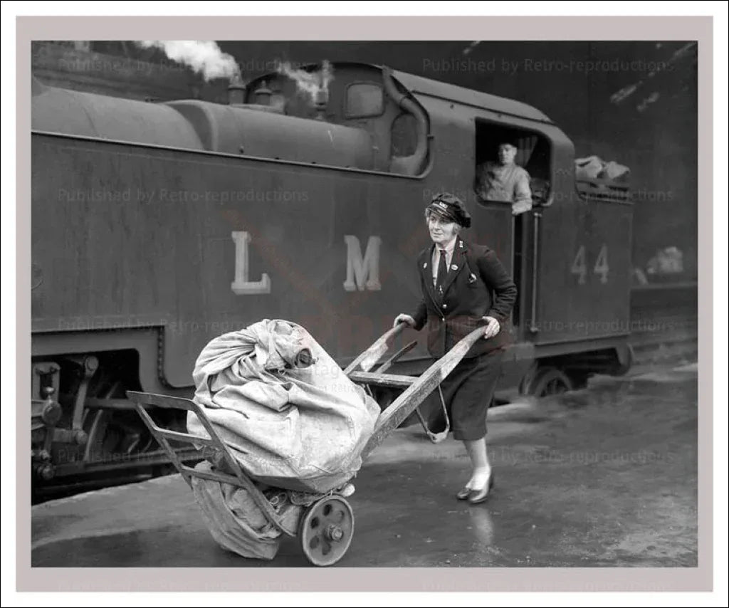 Transport 8 - LM Train and Porter - VINTAGEARTREPRINTS.COM