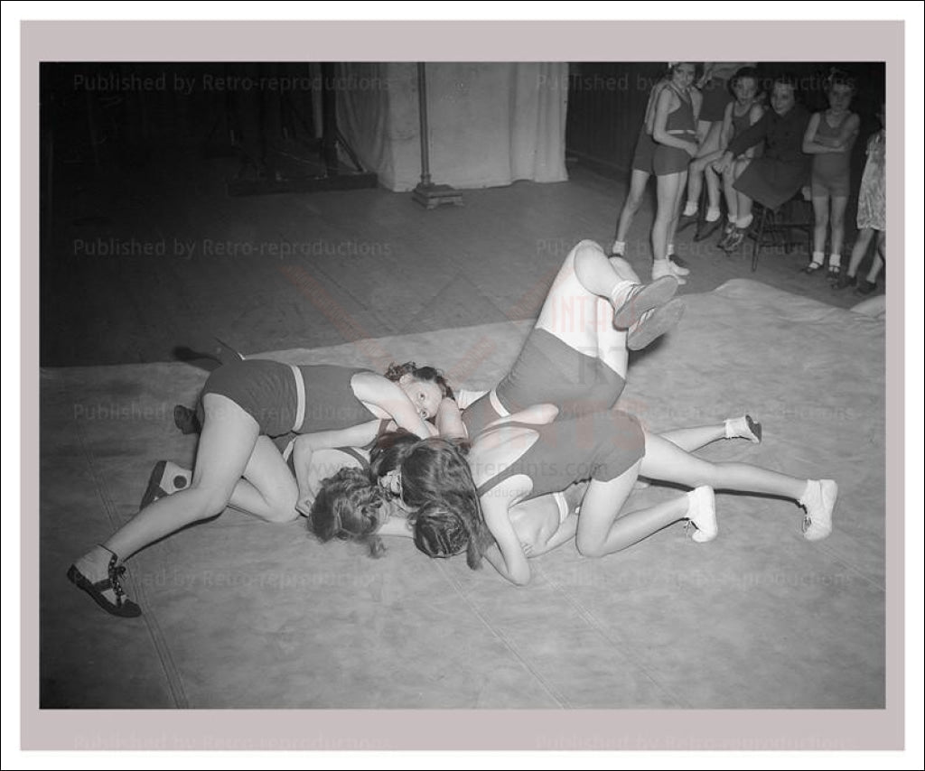 Vintage art prints, Women at War - Specials 1, WWII - Vintage Art, canvas prints