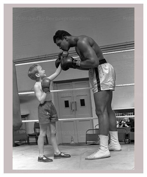 Mohammed Ali Stood Tall and Strong - VINTAGEARTREPRINTS.COM