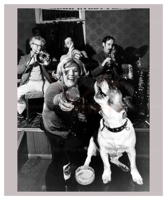 Howling Success - Vintage Art, canvas prints