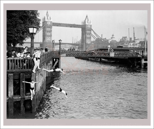 London Tower Bridge 1952 - Vintage Art, canvas prints