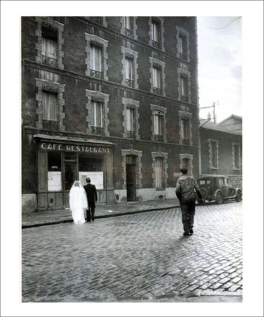 Newly wed Paris suburb 1940s - VINTAGEARTREPRINTS.COM