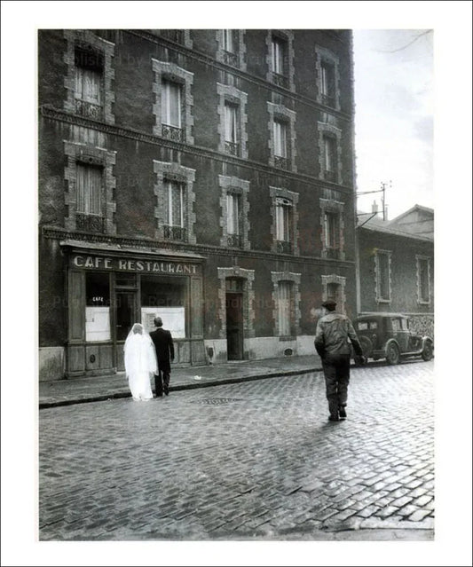 Newly wed Paris suburb 1940s - VINTAGEARTREPRINTS.COM