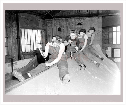 Women at War - Industry Trades 3, vintage art photo print reproduction, WWII - Vintage Art, canvas prints