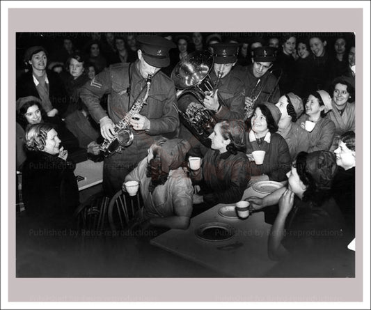 Women at War - Industry Trades 6, vintage art photo print reproduction, WWII - Vintage Art, canvas prints