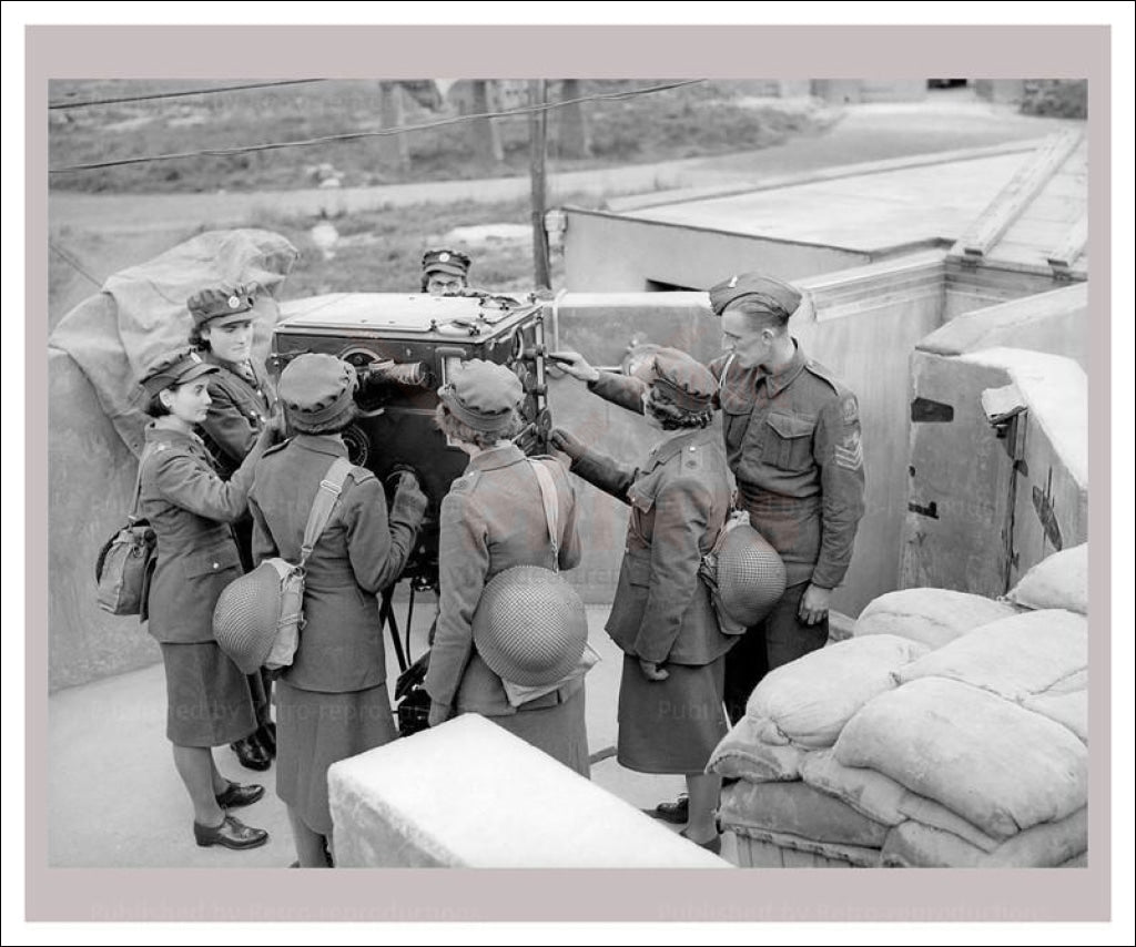 Women at War - Forces Services 4, vintage art photo print reproduction, WWII - Vintage Art, canvas prints