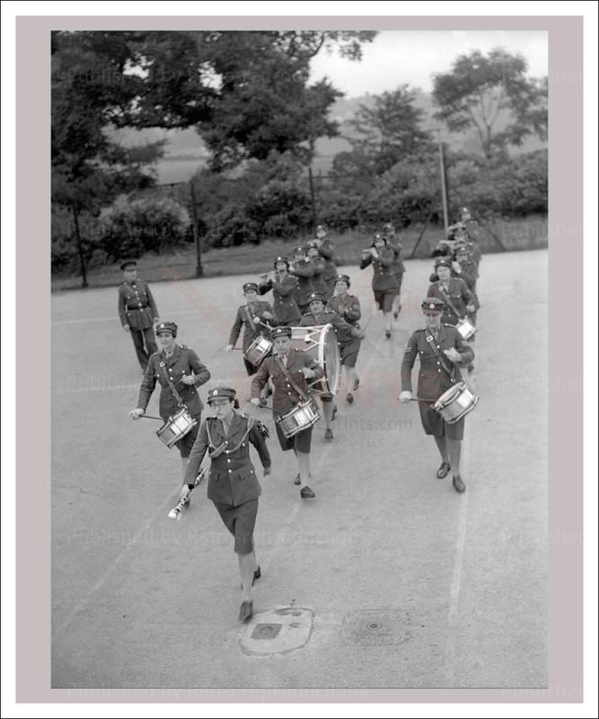 Women at War - Forces Services 9, vintage art photo print reproduction, WWII - Vintage Art, canvas prints