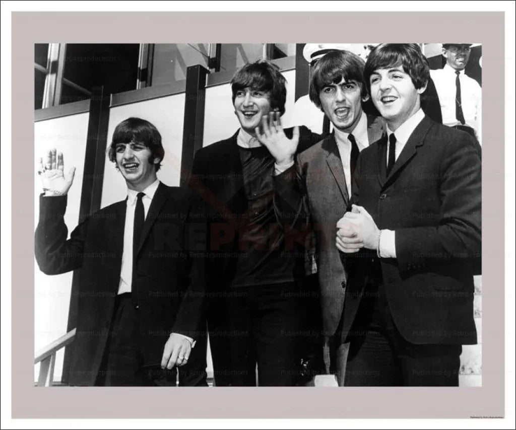 The Beatles 1965 Pose for Fans - VINTAGEARTREPRINTS.COM