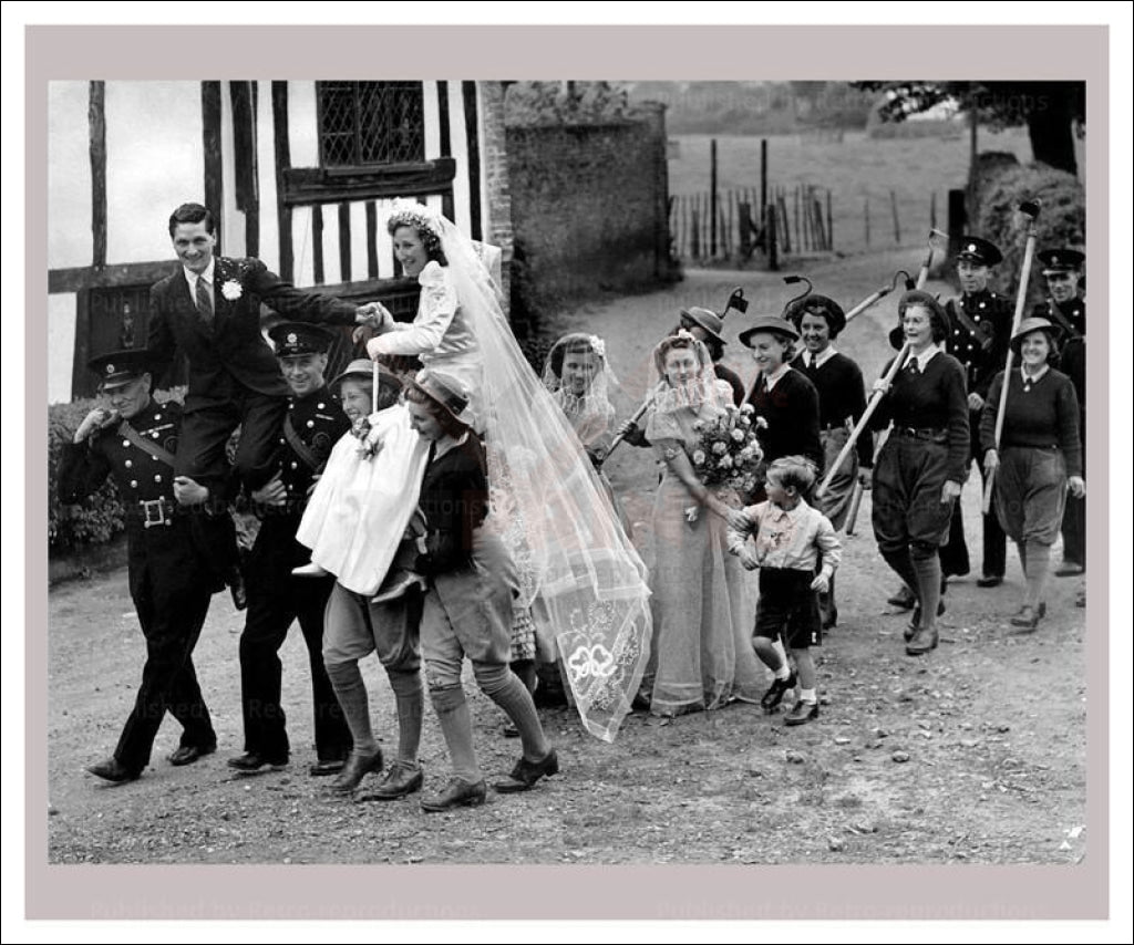 Vintage art, canvas prints, Women at War - Romance 1, WWII - Vintage Art, canvas prints