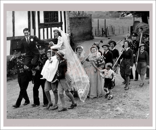 Vintage art, canvas prints, Women at War - Romance 1, WWII - Vintage Art, canvas prints