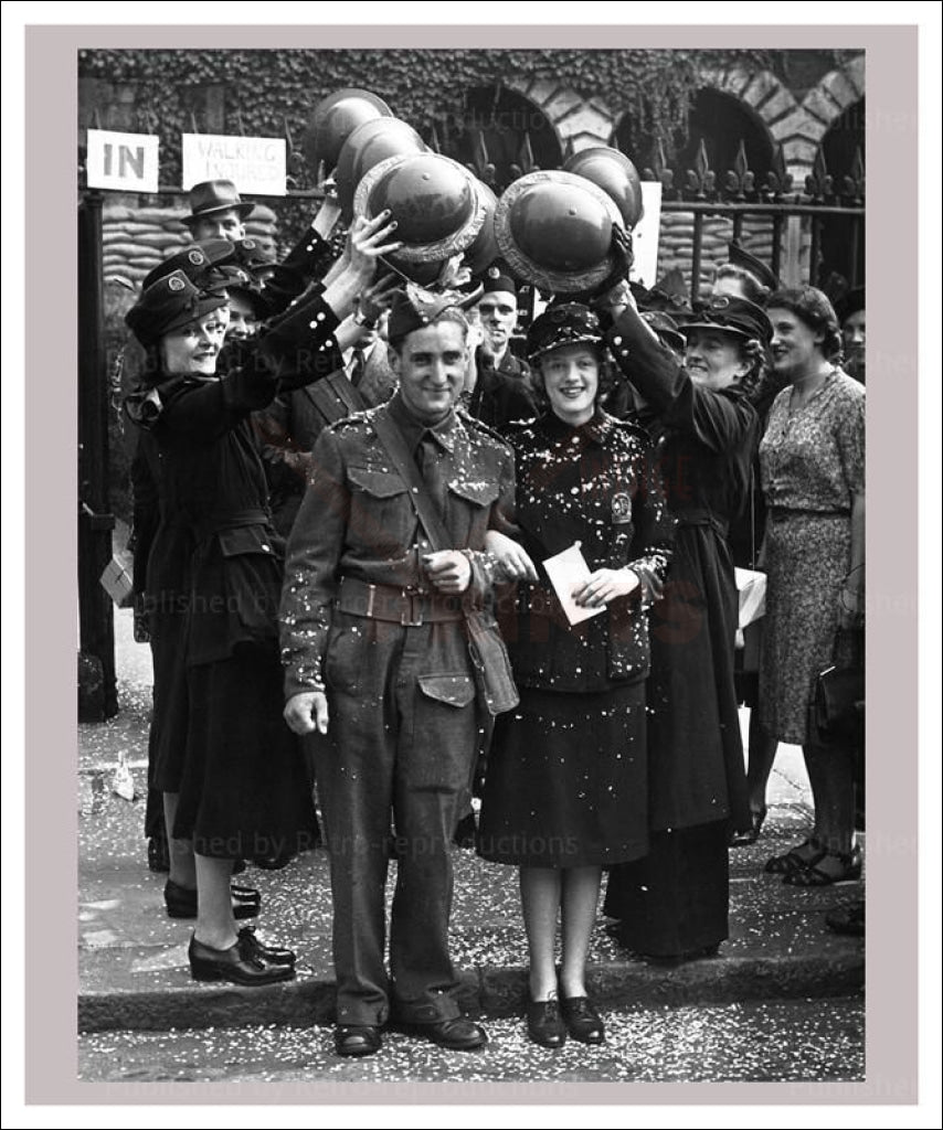 Vintage art canvas prints, Women at War - Romance 10, WWII - Vintage Art, canvas prints