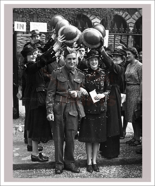 Vintage art canvas prints, Women at War - Romance 10, WWII - Vintage Art, canvas prints