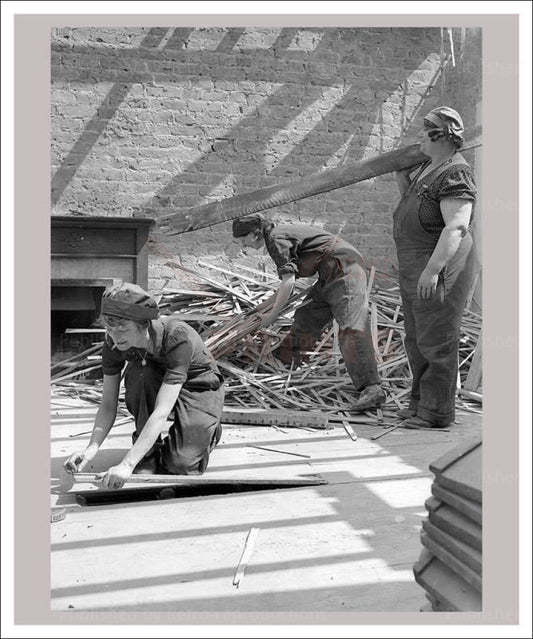 Women at War - Builders 2, vintage art photo print reproduction, WWII - Vintage Art, canvas prints