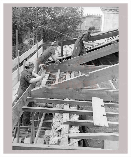 Women at War - Builders 3, vintage art photo print reproduction, WWII - Vintage Art, canvas prints